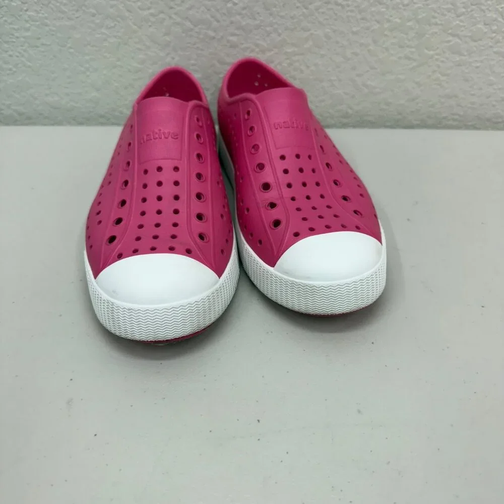 Native Jefferson Pink Slip On Water Closed Toe Shoes Kids Girls Youth size 5